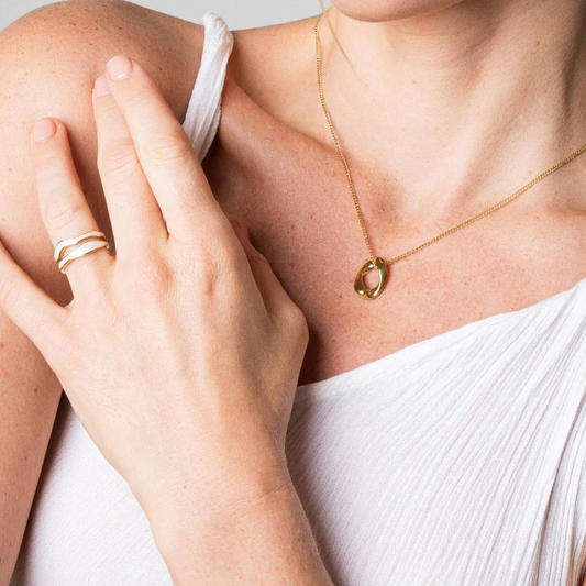 Anel Via Láctea Madrepérola Ajustável Banho em Ouro 18k